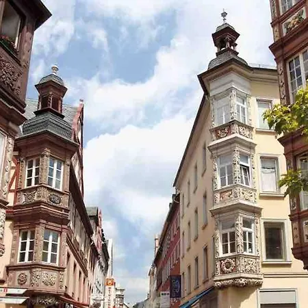 아파트 Stilvolle Altstadtwohnung Mit 2 Schlafzimmern